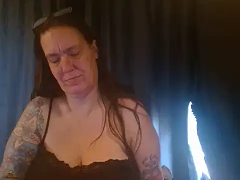 Snapshot of SimoneMoore chatting on November 5, 2025, 7:25 pm SimoneMoore online show from November 5, 2025, 7:25 pm