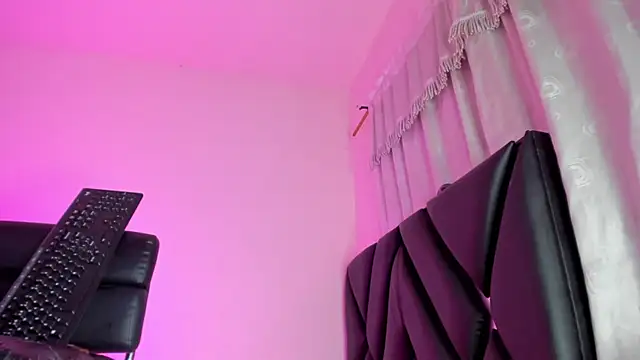 stephany doll  online show from May 14, 2026, 9:43 pm