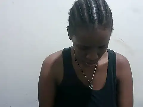 prettybeee online show from December 22, 2025, 8:06 pm