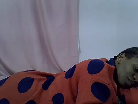 prettybeee online show from April 16, 2026, 8:42 pm