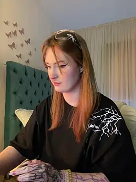  Chlo  e online show from February 15, 2025, 9:59 pm