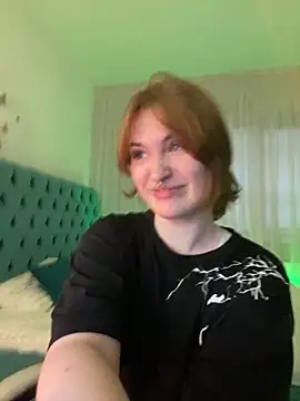  Chlo  e online show from March 7, 2025, 5:08 am