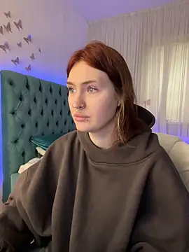  Chlo  e online show from October 19, 2025, 10:49 am