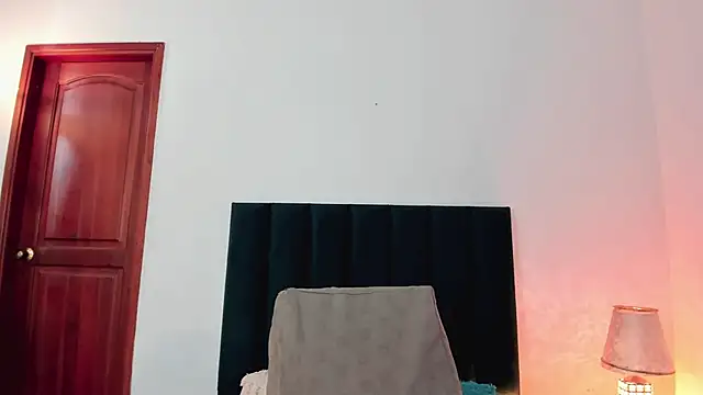 Nina Cavaali online show from January 10, 2025, 6:06 pm