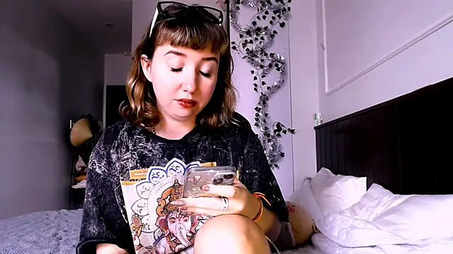 Cosmo Riri online show from January 10, 2025, 5:37 am