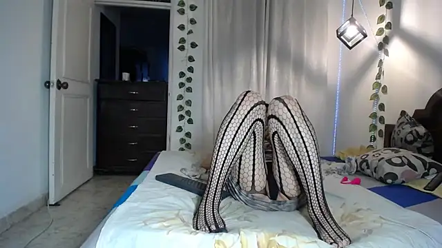 ivonne  hott1 online show from February 25, 2026, 10:19 pm