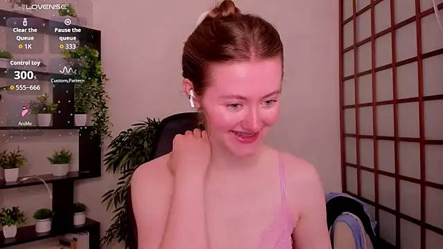 Snapshot of KateCuddle chatting on June 16, 2026, 2:25 am KateCuddle online show from June 16, 2026, 2:25 am
