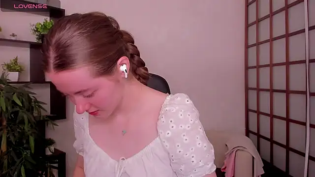 Snapshot of KateCuddle chatting on July 2, 2026, 2:44 am KateCuddle online show from July 2, 2026, 2:44 am