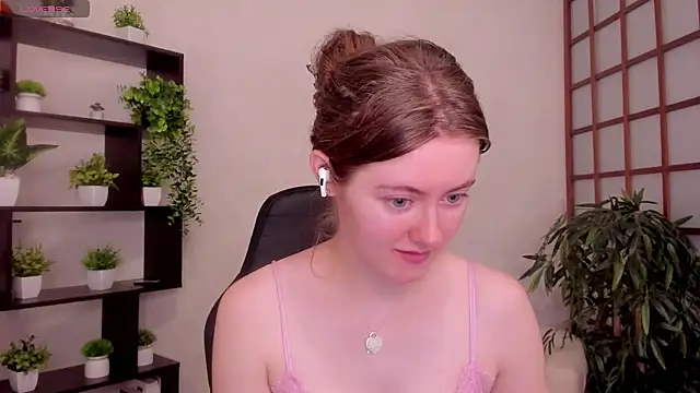 Snapshot of KateCuddle chatting on July 30, 2026, 2:21 am KateCuddle online show from July 30, 2026, 2:21 am