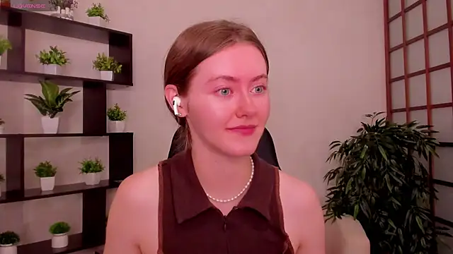 Snapshot of KateCuddle chatting on August 5, 2026, 2:36 am KateCuddle online show from August 5, 2026, 2:36 am