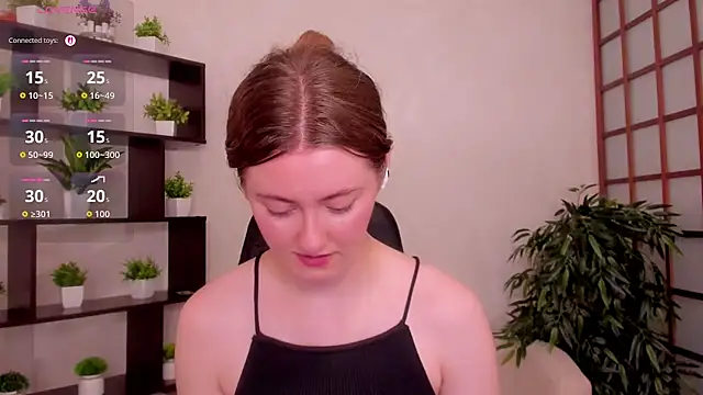 Snapshot of KateCuddle chatting on August 6, 2026, 2:46 am KateCuddle online show from August 6, 2026, 2:46 am