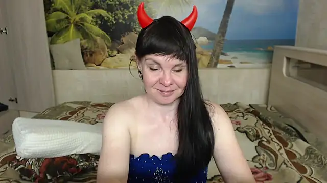 Snapshot of Aphelandra chatting on May 25, 2026, 12:00 pm Aphelandra online show from May 25, 2026, 12:00 pm