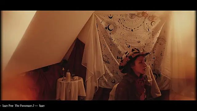 WebCora online show from October 29, 2025, 6:42 pm