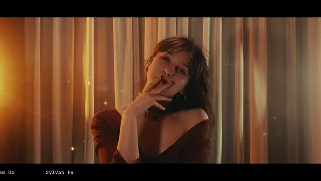 WebCora online show from April 10, 2026, 4:44 pm