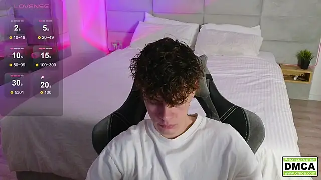 cute thomas online show from December 1, 2024, 7:03 pm