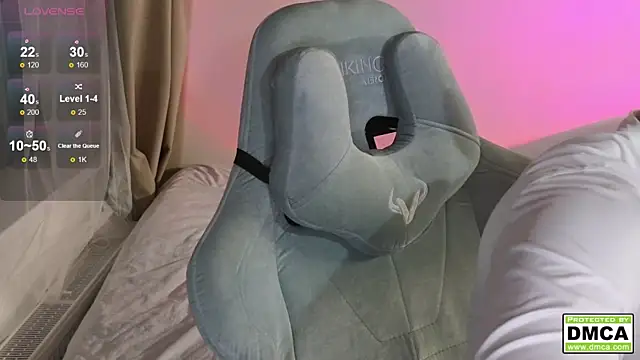 cute thomas online show from October 8, 2025, 6:16 pm