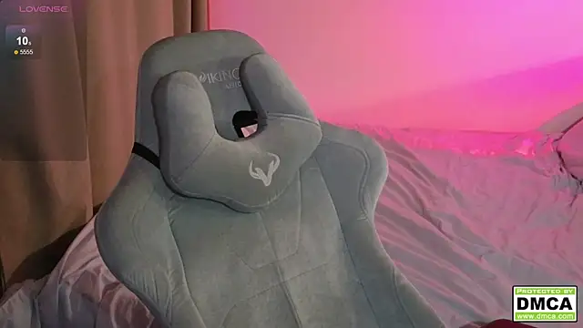 cute thomas online show from October 16, 2025, 4:30 pm