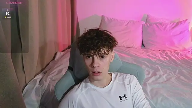 Snapshot of cute_thomas chatting on March 25, 2026, 5:52 pm cute thomas online show from March 25, 2026, 5:52 pm