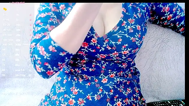 Snapshot of AmazingBitch chatting on October 6, 2025, 7:06 am AmazingBitch online show from October 6, 2025, 7:06 am