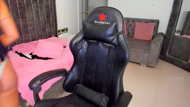 xiomara  cortes online show from September 18, 2025, 7:38 pm