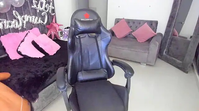 xiomara  cortes online show from September 23, 2025, 12:41 pm