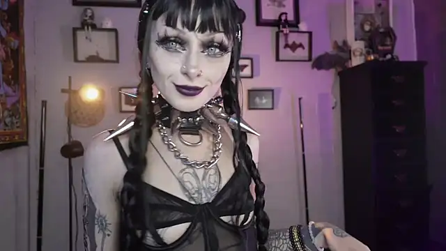 insania 9999  online show from April 15, 2026, 7:58 pm