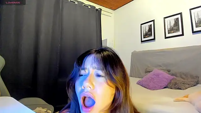 sofimendoza online show from October 19, 2025, 8:04 am