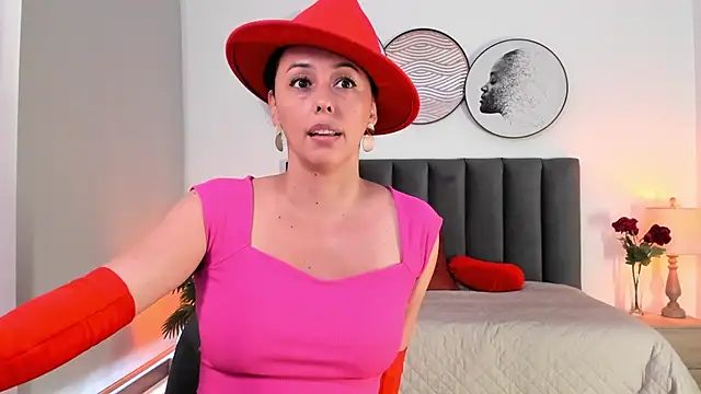 Snapshot of SaharaGarcia__ chatting on February 12, 2025, 6:40 pm SaharaGarcia online show from February 12, 2025, 6:40 pm