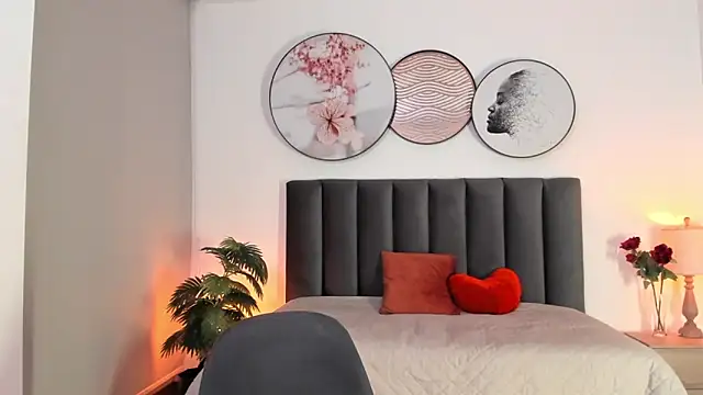 Snapshot of SaharaGarcia__ chatting on February 20, 2025, 1:25 am SaharaGarcia online show from February 20, 2025, 1:25 am