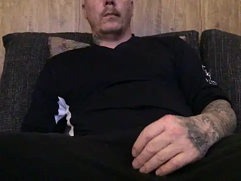 Snapshot of steveindahouse chatting on February 8, 2025, 5:50 pm steveindahouse online show from February 8, 2025, 5:50 pm