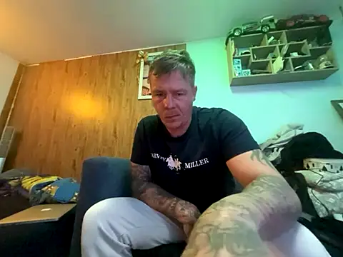 Snapshot of steveindahouse chatting on November 7, 2025, 4:34 am steveindahouse online show from November 7, 2025, 4:34 am