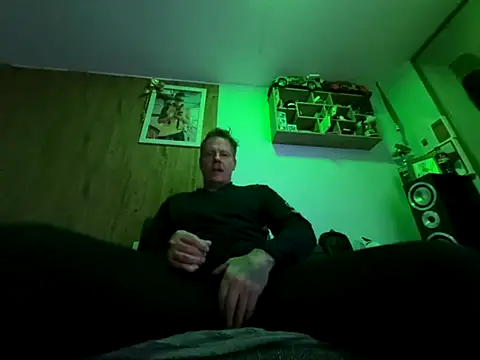 Snapshot of steveindahouse chatting on November 23, 2025, 4:12 am steveindahouse online show from November 23, 2025, 4:12 am