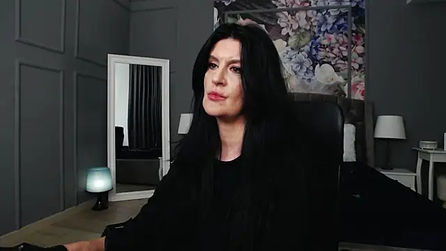 Snapshot of DomMelissaW chatting on December 13, 2024, 3:27 am DomMelissaW online show from December 13, 2024, 3:27 am