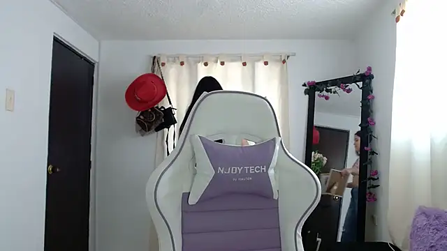 InocentHeaven1 online show from December 7, 2024, 1:07 pm