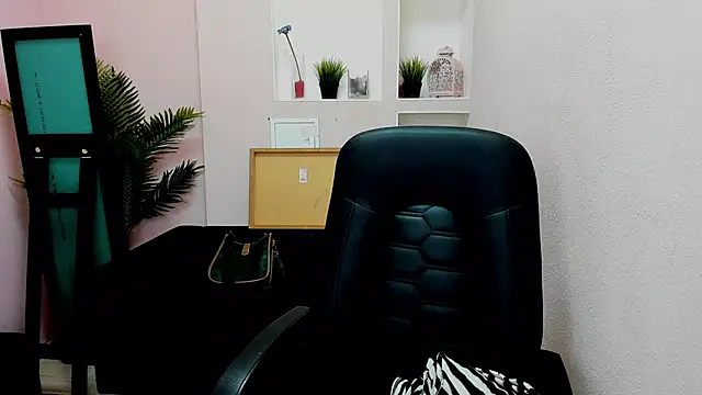 Snapshot of Persephoni chatting on January 27, 2025, 5:25 am Persephoni online show from January 27, 2025, 5:25 am