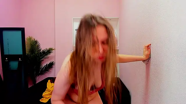 Snapshot of Persephoni chatting on March 17, 2025, 6:42 pm Persephoni online show from March 17, 2025, 6:42 pm