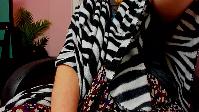 Snapshot of Persephoni chatting on September 13, 2025, 4:01 am Persephoni online show from September 13, 2025, 4:01 am