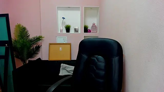 Snapshot of Persephoni chatting on September 19, 2025, 8:20 pm Persephoni online show from September 19, 2025, 8:20 pm