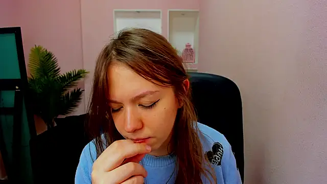 Snapshot of Persephoni chatting on October 12, 2025, 10:36 am Persephoni online show from October 12, 2025, 10:36 am