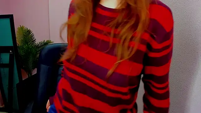 Snapshot of Persephoni chatting on November 6, 2025, 8:43 pm Persephoni online show from November 6, 2025, 8:43 pm