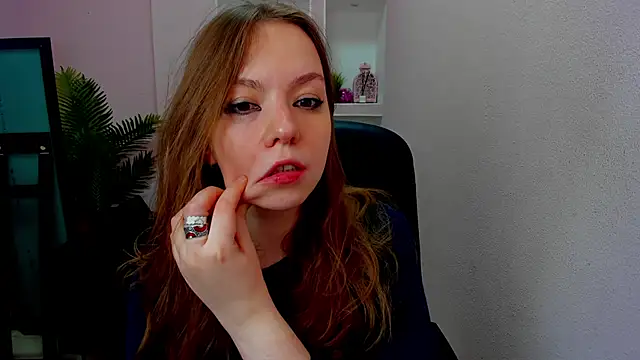 Snapshot of Persephoni chatting on November 13, 2025, 10:36 am Persephoni online show from November 13, 2025, 10:36 am