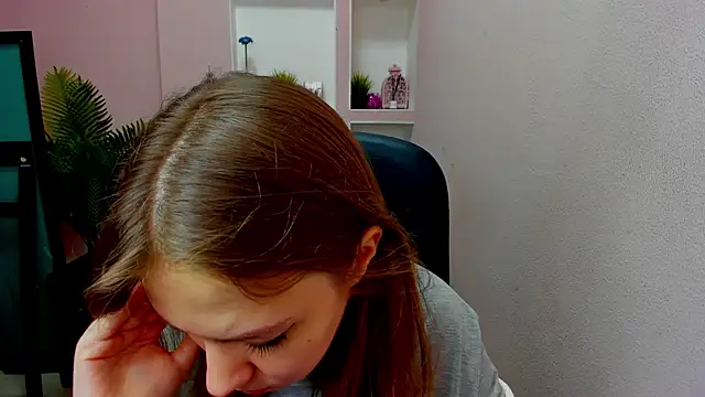 Snapshot of Persephoni chatting on November 17, 2025, 1:28 pm Persephoni online show from November 17, 2025, 1:28 pm