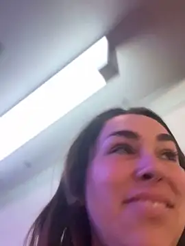 LeaGambit   online show from January 2, 2025, 8:57 pm