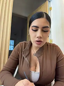 clarachanelricek online show from April 17, 2026, 8:23 pm