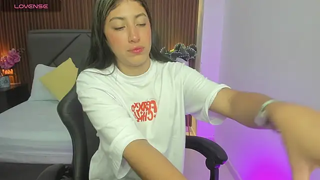 Snapshot of isabella_thomsonp chatting on January 13, 2025, 7:31 pm isabella thomsonp online show from January 13, 2025, 7:31 pm