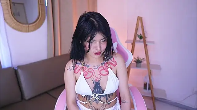 dianebleu online show from November 8, 2025, 12:27 pm