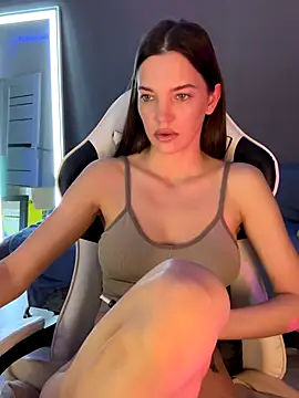 julia fly online show from December 4, 2025, 8:34 am