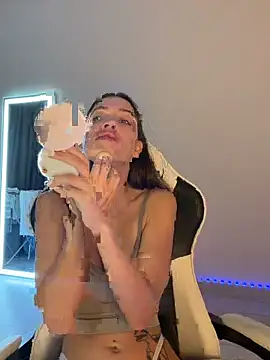 julia fly online show from May 24, 2026, 8:52 am