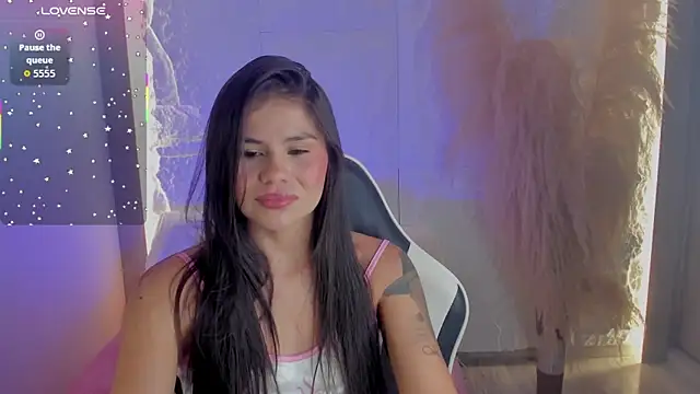 dominique25  online show from May 24, 2026, 2:16 am