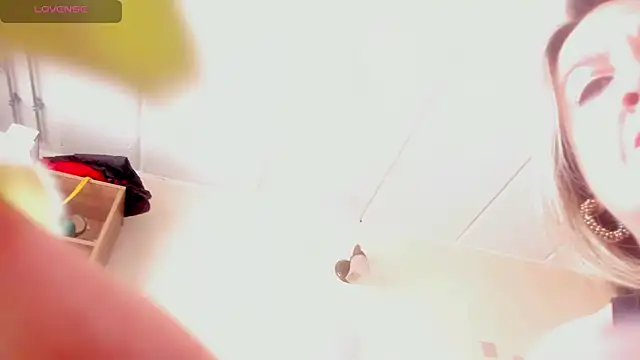 charlize legs online show from December 8, 2024, 4:28 pm